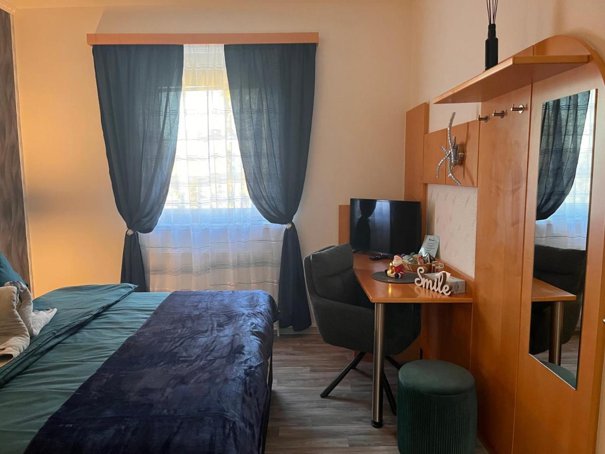 Fruehstueckspension Elena Nicoleta Caltun Fischamend Bagian luar foto