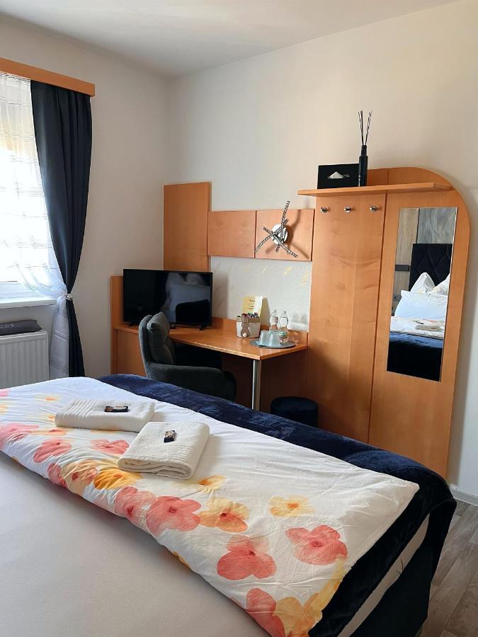 Fruehstueckspension Elena Nicoleta Caltun Fischamend Bagian luar foto